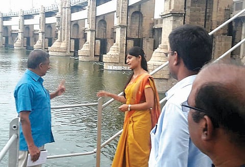மேட்டூர் அணையில் கலெக்டர் ரோகிணி ஆய்வு காவிரி கரையோர மக்கள் பாதுகாப்பாக இருக்க அறிவுறுத்தல்