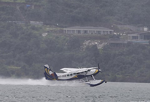 தண்ணீரில் மிதக்கும் கடல் விமான சேவை தொடங்க மத்திய அரசு நடவடிக்கை