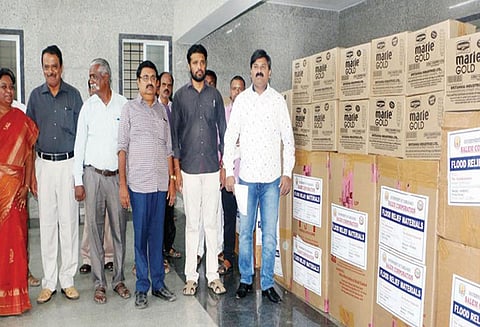 கேரளாவில் மழை வெள்ளத்தால் மக்கள் பாதிப்பு: சேலம் மாநகராட்சி மூலம் நிவாரண பொருட்கள் அனுப்பி வைப்பு