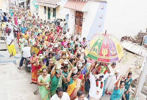 கிருஷ்ணகிரி ஏகாம்பரேஸ்வர காமாட்சி அம்மன் கோவிலில் ஆடிப்பூர திருவிழா; திரளான பக்தர்கள் பங்கேற்பு