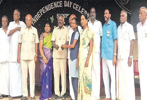 சென்னை புறநகர் பகுதியில் சுதந்திர தினவிழா கொண்டாட்டம்