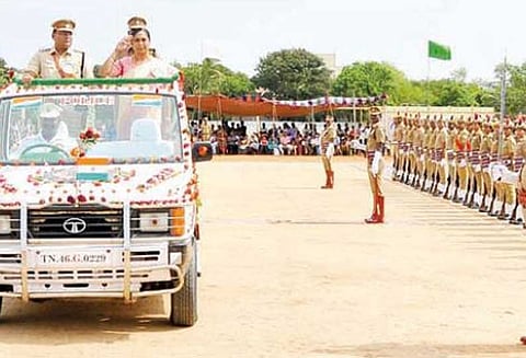 அரியலூரில் சுதந்திர தினவிழா கொண்டாட்டம் தேசிய கொடியை கலெக்டர் விஜயலட்சுமி ஏற்றினார்