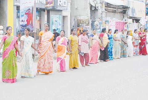 பெரம்பலூரில் மார்க்சிஸ்ட் கம்யூனிஸ்டு கட்சி மனித சங்கிலி