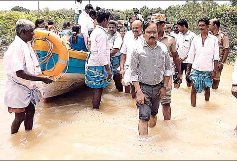 கொள்ளிடம் ஆற்றில் வெள்ளப்பெருக்கு: பாதிக்கப்பட்ட பகுதிகளை கலெக்டர் ஆய்வு