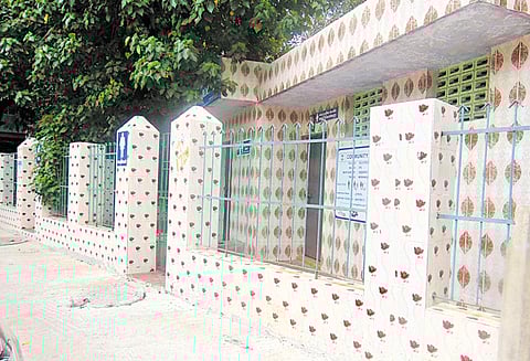 பெரம்பூர் ரெயில் நிலையம் அருகே பூட்டிக் கிடக்கும் கழிவறைகளை திறந்துவைக்க பொதுமக்கள் கோரிக்கை