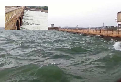 கே.ஆர்.எஸ்., கபினி அணைகளில் இருந்து தமிழகத்துக்கு வினாடிக்கு 2 லட்சம் கனஅடி நீர் திறப்பு