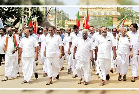 முன்னாள் பிரதமர் வாஜ்பாய் மறைவு: சிங்கம்புணரியில் மவுன ஊர்வலம்