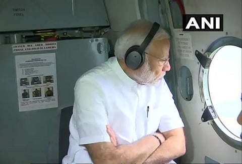 கேரளா வெள்ள பாதிப்புகளை ஹெலிகாப்டர் மூலமாக பார்வையிட்டார் பிரதமர் மோடி