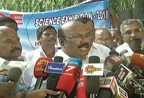 கேரளா வெள்ளம்: ஆளும்கட்சியினரும், எதிர்க்கட்சியினரும் இணைந்து செயல்படுவது இந்தியாவிற்கே எடுத்துக்காட்டு - அமைச்சர் ஜெயக்குமார்
