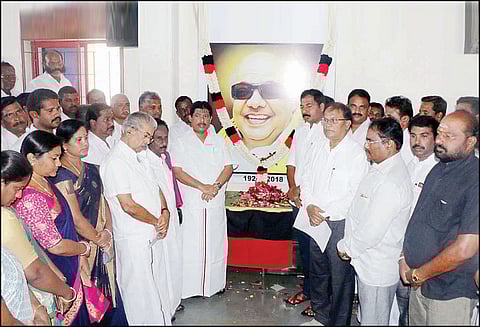 சேலம் கிழக்கு மாவட்ட தி.மு.க. சார்பில் கருணாநிதிக்கு முழு உருவ வெண்கல சிலை அமைக்கப்படும்