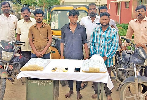 பூந்தமல்லி அருகே ஆட்டோவில் கஞ்சா கடத்தி வந்த 3 பேர் கைது