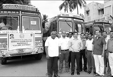 கேரள மாநிலத்துக்கு ரூ.1½ கோடி மதிப்பில் நிவாரண பொருட்கள் - 8 லாரிகள் மூலம் அனுப்பிவைப்பு