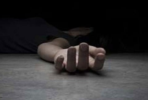 9-ம் வகுப்பு மாணவி ரெயில் முன் பாய்ந்து தற்கொலை - பெற்றோர் கண்டித்ததால் விபரீத முடிவு