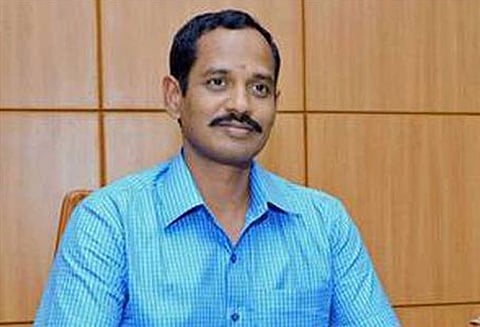 வேலைவாய்ப்பு அலுவலகம் செல்லாமல் எஸ்.எஸ்.எல்.சி. கல்வி தகுதியை பள்ளிக்கூடங்களிலேயே பதிவு செய்யலாம் - கலெக்டர் எஸ்.பிரபாகர் தகவல்