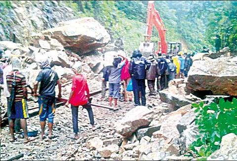 சக்லேஷ்புரா-சுப்பிரமணியா இடையே தண்டவாளத்தை சீரமைக்கும் பணி தீவிரம்