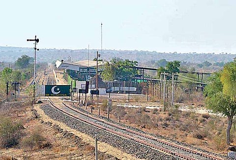 பாகிஸ்தான் ராணுவத்தை நவீனபடுத்தும் சீனா; ராஜஸ்தான் எல்லையில் ஆயுதங்களை குவிக்கும் பாகிஸ்தான்