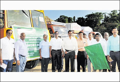 காஞ்சீபுரம் மாவட்ட நிர்வாகம் சார்பில் கேரளாவுக்கு ரூ.1¾ கோடி நிவாரண பொருட்கள்