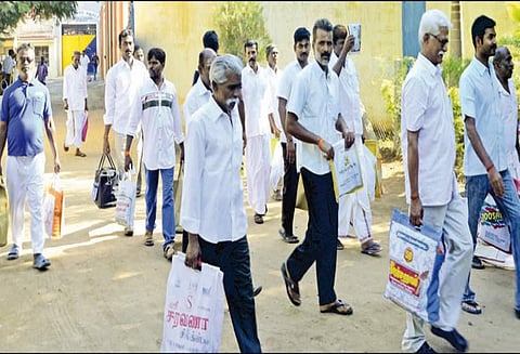 மதுரை மத்திய சிறையில் இருந்து 30 கைதிகள் விடுதலை