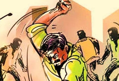 வேலூர்: மோட்டார்சைக்கிள் திருடிய வாலிபருக்கு அடி-உதை