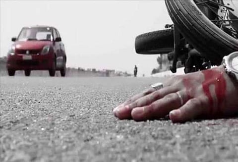 காஞ்சீபுரம், திருவள்ளூர் மாவட்டத்தில் வெவ்வேறு சாலை விபத்துகளில் பெண் உள்பட 3 பேர் பலி