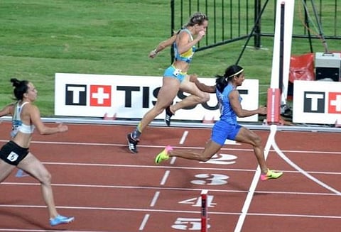 ஆசிய விளையாட்டுப்போட்டி: மகளிர் 100 மீட்டர் ஓட்டப்பந்தயம் - இந்தியாவின் டூட்டி சந்த் வெள்ளி வென்றார்