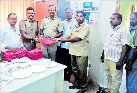 திருவள்ளூர் பிளாஸ்டிக் பைகளை பயன்படுத்தாதீர் துணை போலீஸ் சூப்பிரண்டு அறிவுரை