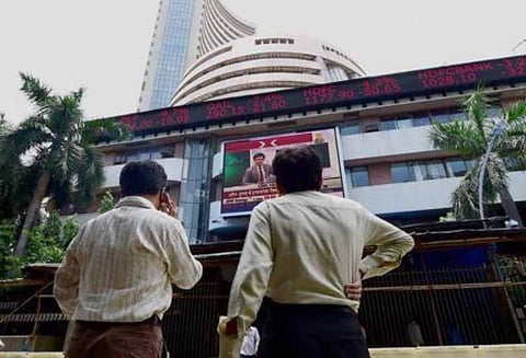 அமெரிக்க டாலருக்கு நிகரான இந்திய ரூபாயின் மதிப்பு கடும் சரிவு