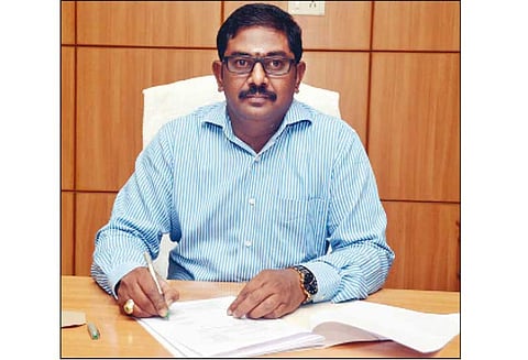 ஈரோடு மாவட்ட புதிய கலெக்டராக சி.கதிரவன் பொறுப்பு ஏற்றார்