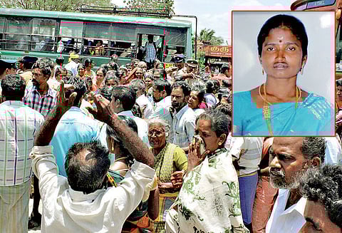 ஆண்டிப்பட்டி அருகே விஷம் குடித்து பெண் தற்கொலை உறவினர்கள் சாலை மறியல்