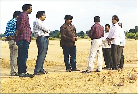 முதல்-அமைச்சர் உத்தரவு எதிரொலி: பாகூர் அருகே மணல் குவாரி; அதிகாரிகள் ஆய்வு