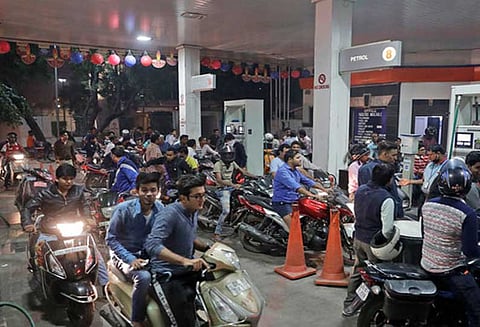 தினந்தோறும் புதிய உச்சத்தை எட்டும் டீசல் விலை, பெட்ரோல் விலையும் உயர்வு