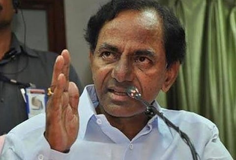 இடஒதுக்கீடு குறித்து கேள்வி எழுப்பியவரிடம் ஆவேசமடைந்த சந்திரசேகர் ராவ் - தெலுங்கானாவில் பரபரப்பு