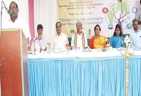 காரைக்கால் மாவட்டத்தில் ஏரி, குளங்கள் மேம்படுத்தப்படும் - அமைச்சர் கந்தசாமி தகவல்