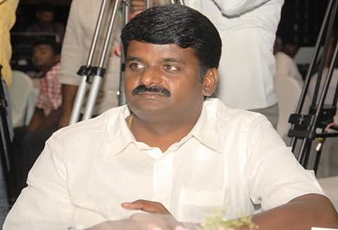 நிவாரண பணிகள் நிறைவடையும் வரை புதுக்கோட்டை மாவட்டத்திலிருந்து செல்ல மாட்டேன் - அமைச்சர் விஜயபாஸ்கர்