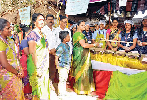 காஞ்சீபுரம் அருகே பள்ளியில் பாரம்பரிய உணவு திருவிழா