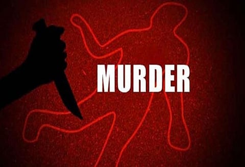 பீதர் அருகே நடுரோட்டில் விறகு கட்டையால் தாக்கி 2 பெண்கள் படுகொலை வாலிபர் கைது-பரபரப்பு தகவல்கள்