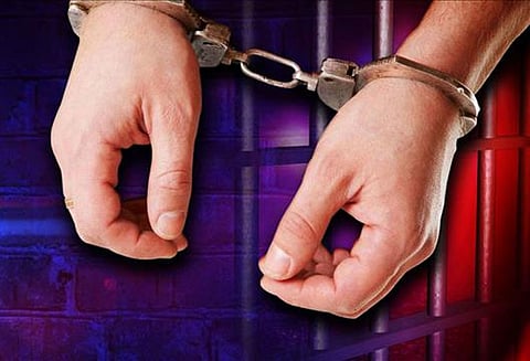 பெண்களிடம் செல்போன் பறித்து வந்த புதுமாப்பிள்ளை நண்பருடன் கைது