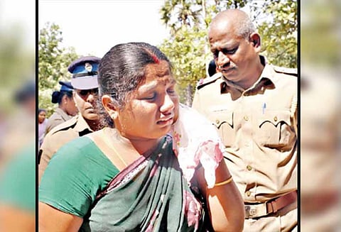 நர்சு வேலை வாங்கி தருவதாக மோசடி: கலெக்டர் அலுவலகத்தில் பெண் தீக்குளிக்க முயற்சி - முன்னாள் நீதிபதி உள்பட 2 பேர் மீது புகார்