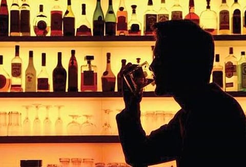 சென்னையில், சட்டவிரோத மது விற்பனை நடவடிக்கை எடுக்க பெண்கள் கோரிக்கை