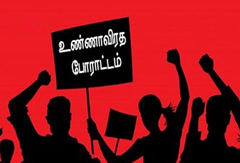 பள்ளிப்பட்டு நுகர்பொருள் வாணிப கிடங்கு முன் தொழிலாளர்கள் உண்ணாவிரத போராட்டம்