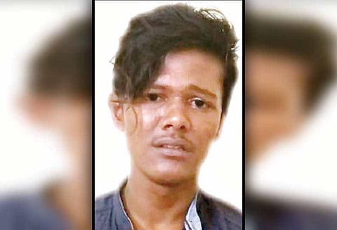 பழனியில்: ஆசிரியையிடம் தாலிச்சங்கிலி பறிப்பு - தப்பிச்செல்ல முயன்ற வாலிபருக்கு தர்ம அடி