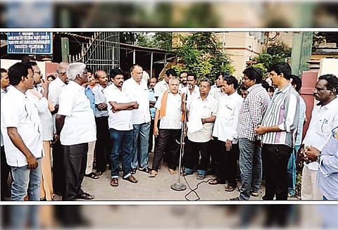 விழுப்புரத்தில்; மின்வாரிய ஊழியர்கள் ஆர்ப்பாட்டம்