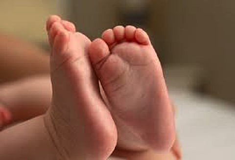 காமநாயக்கன்பாளையம் அருகே நூல்மில்லில் மீட்கப்பட்ட பெண் சிசு சாவு