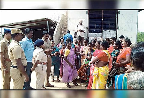 விருத்தாசலம் அருகே: டாஸ்மாக் கடையை மூடக்கோரி பெண்கள் போராட்டம்