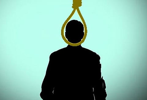 ராஜாக்கமங்கலம் அருகே வேலை கிடைக்காத விரக்தியில் என்ஜினீயர் தூக்குப்போட்டு தற்கொலை