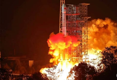 நிலவில் பயிரிடும் ஆராய்ச்சி : ராக்கெட்டில் ரோபோவை சீனா வெற்றிகரமாக அனுப்பியது