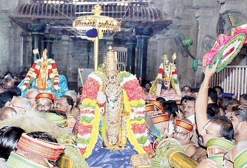 வைகுண்ட ஏகாதசி விழா: ஸ்ரீரங்கம் ரெங்கநாதர் கோவிலில் பகல் பத்து உற்சவம் தொடங்கியது