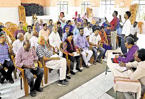 சென்னை போயஸ் கார்டனில் உள்ள ஜெயலலிதா வீட்டை நினைவு இல்லமாக மாற்ற பொதுமக்கள் எதிர்ப்பு