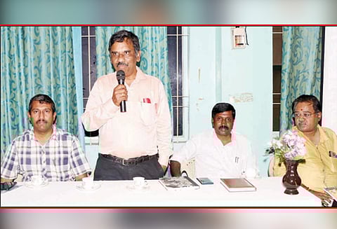 மாவட்டம் முழுவதும் டாஸ்மாக் பார்களில் தண்ணீர் பாக்கெட், பிளாஸ்டிக் தம்ளர் பயன்படுத்த தடை 1-ந் தேதி முதல் அமலுக்கு வருகிறது