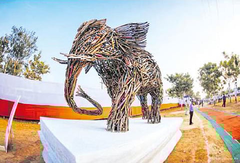 கழிவுக்கலை அல்ல கவரும் கலை